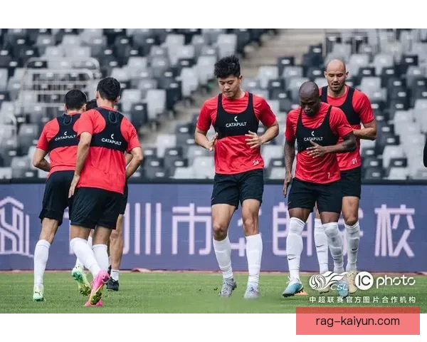 中超新赛季教练阵容亮相，新面孔备受期待冲击联赛荣耀